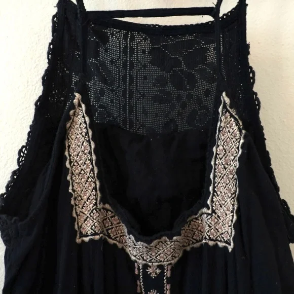 Black dress - Picture 5 of 8